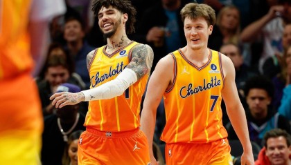 交易市场0操作！火箭队斯通摊牌：捡漏计划出炉！航天城后发制人